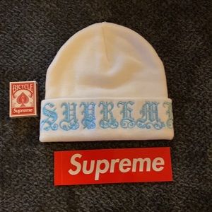 White beanie Authentic supreme.